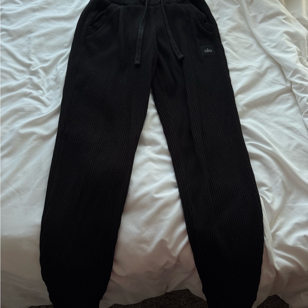 Alo Black muse Ribbed sweatpants size xs Set